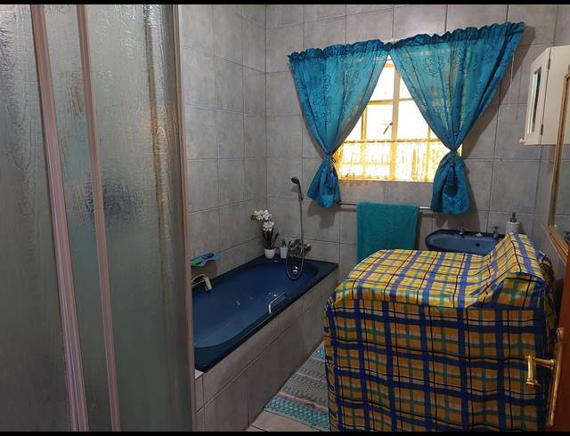 5 BEDROOM HOUSE FOR SALE IN VAALOEWER